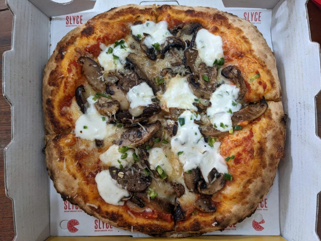 mushroom and cream cheese pizza slyce pizza 1
